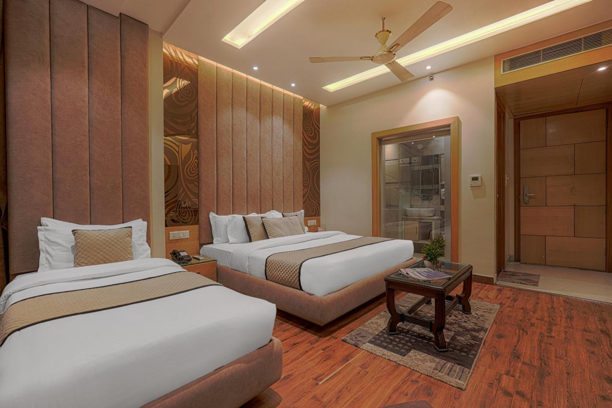 Csjs Inn Hotel Amritsar Buitenkant foto