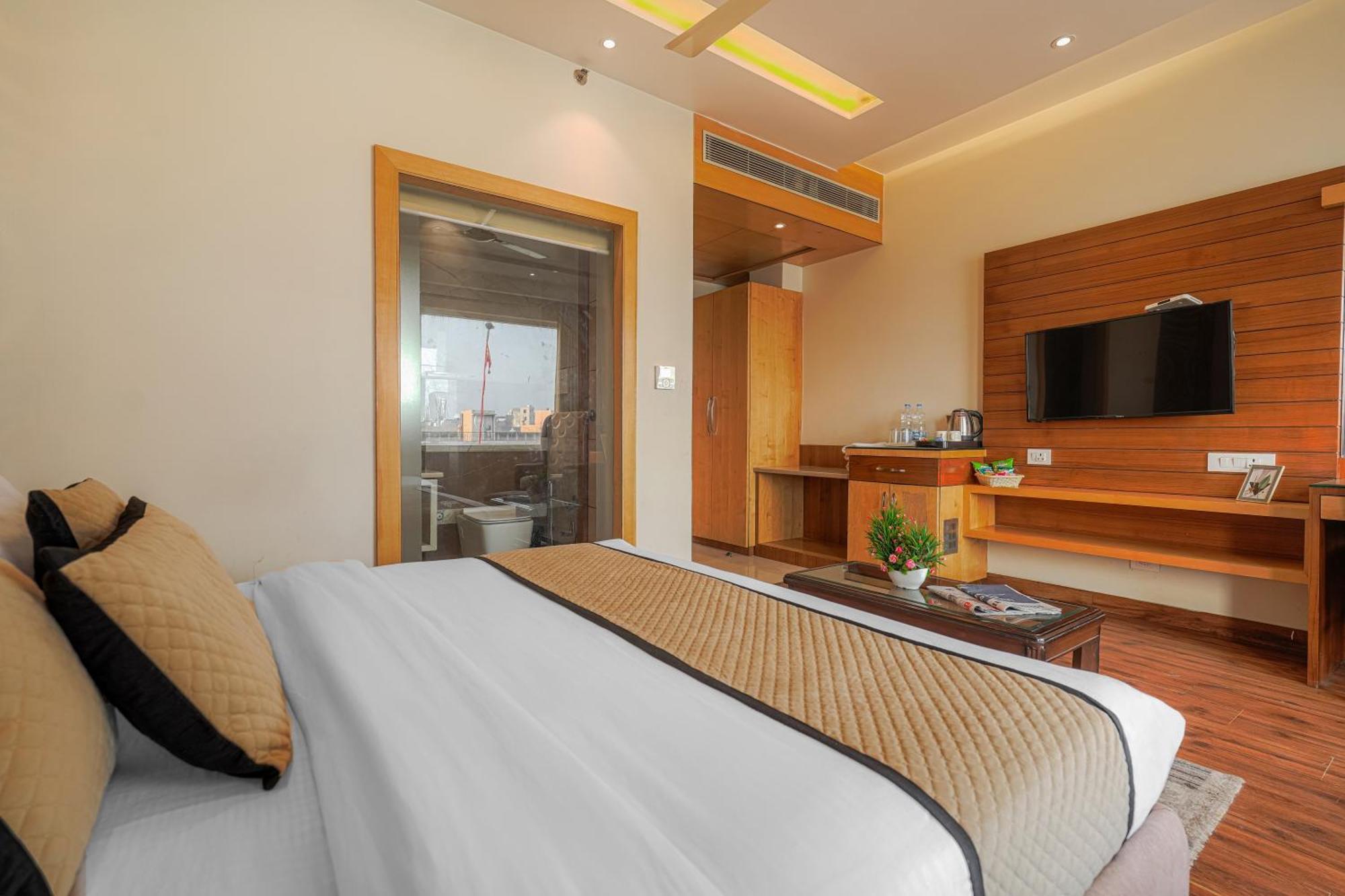 Csjs Inn Hotel Amritsar Buitenkant foto