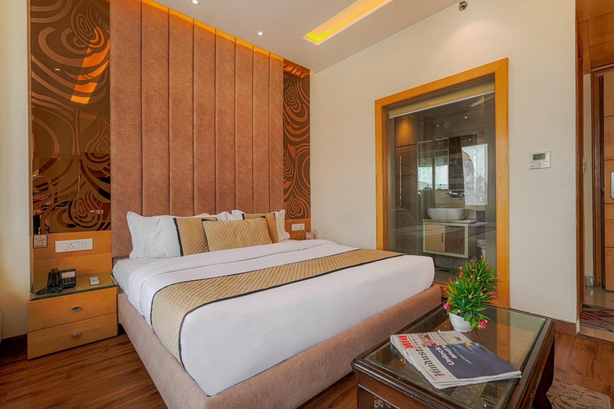 Csjs Inn Hotel Amritsar Buitenkant foto
