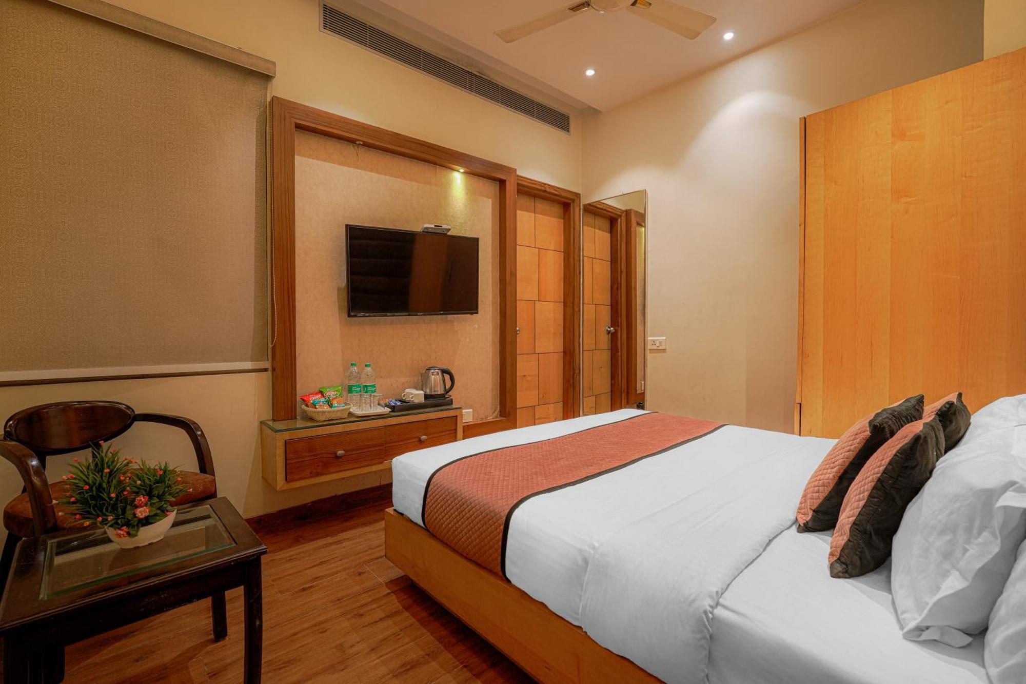 Csjs Inn Hotel Amritsar Buitenkant foto
