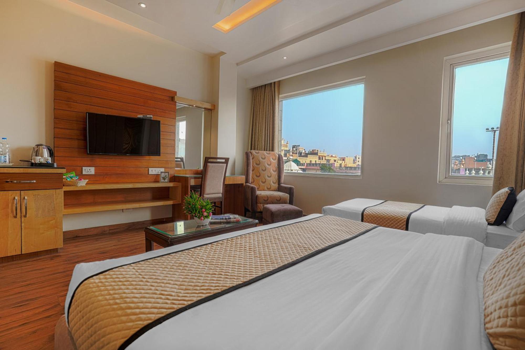Csjs Inn Hotel Amritsar Buitenkant foto