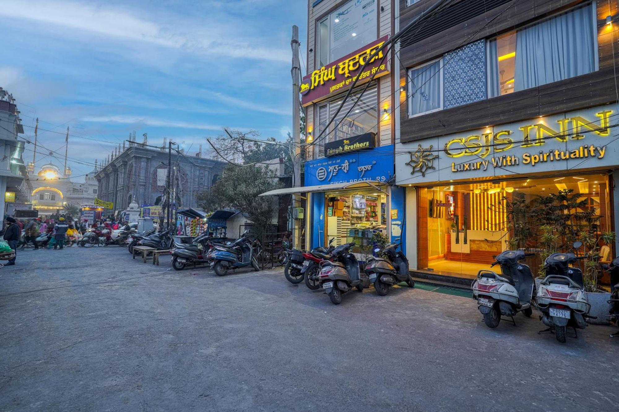 Csjs Inn Hotel Amritsar Buitenkant foto