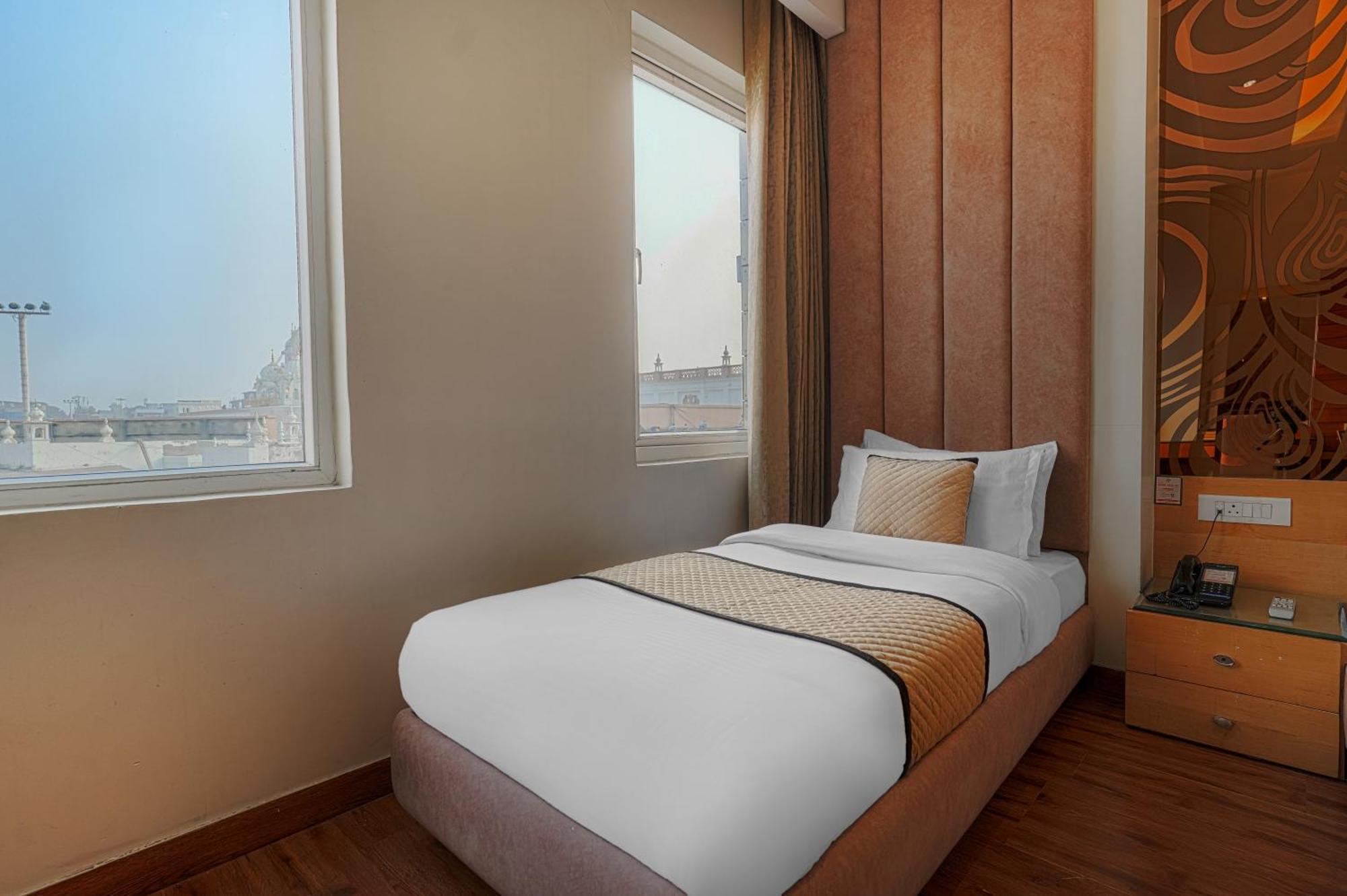 Csjs Inn Hotel Amritsar Buitenkant foto