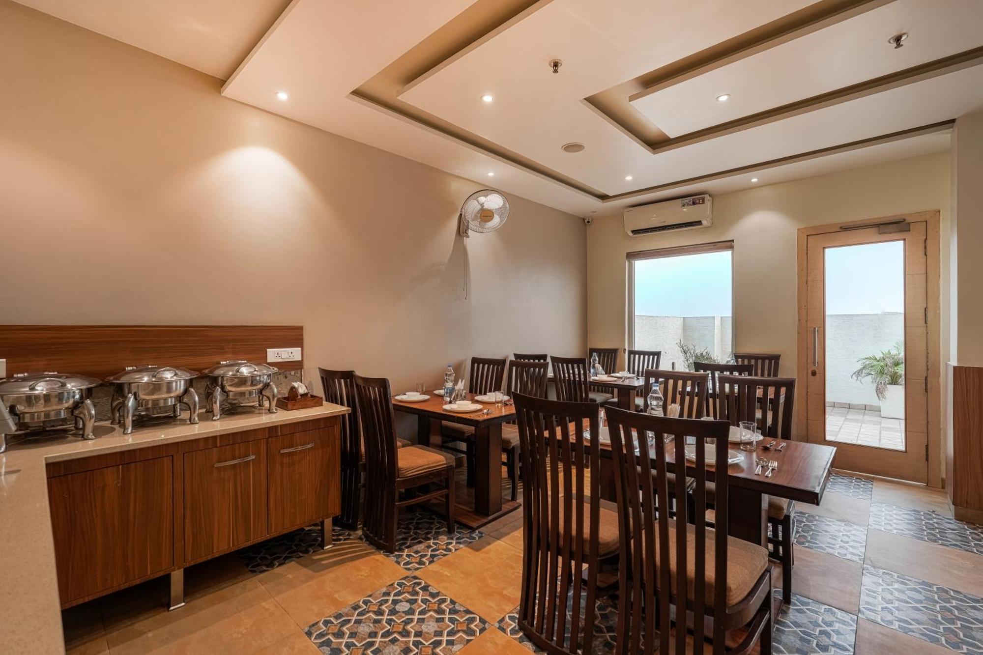 Csjs Inn Hotel Amritsar Buitenkant foto