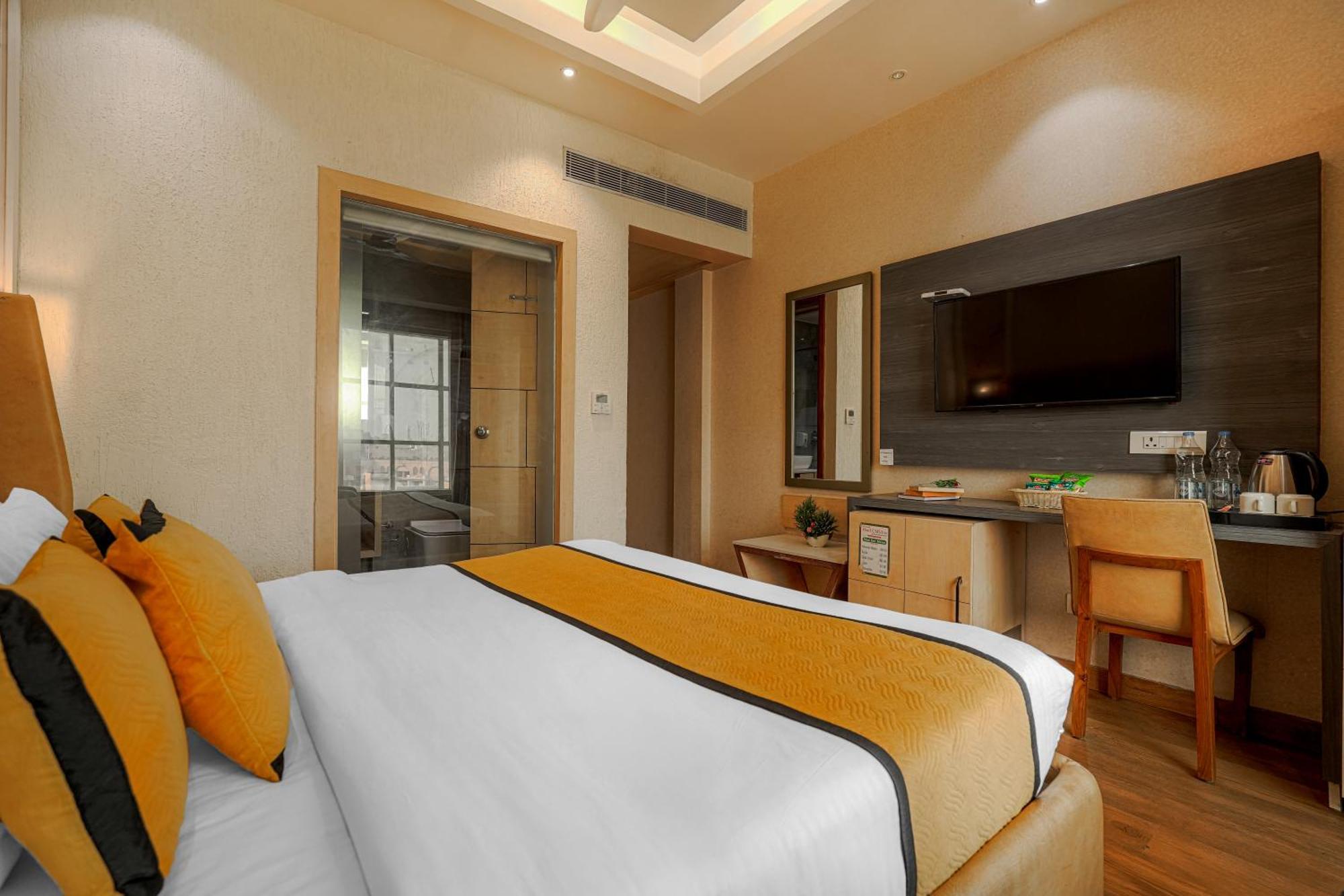 Csjs Inn Hotel Amritsar Buitenkant foto