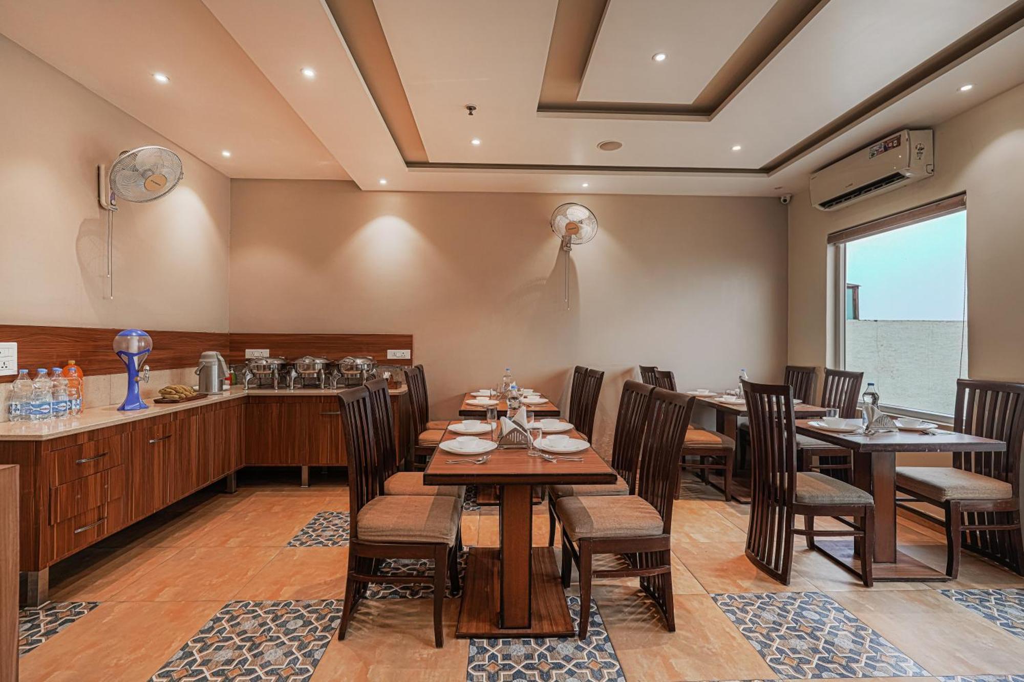 Csjs Inn Hotel Amritsar Buitenkant foto