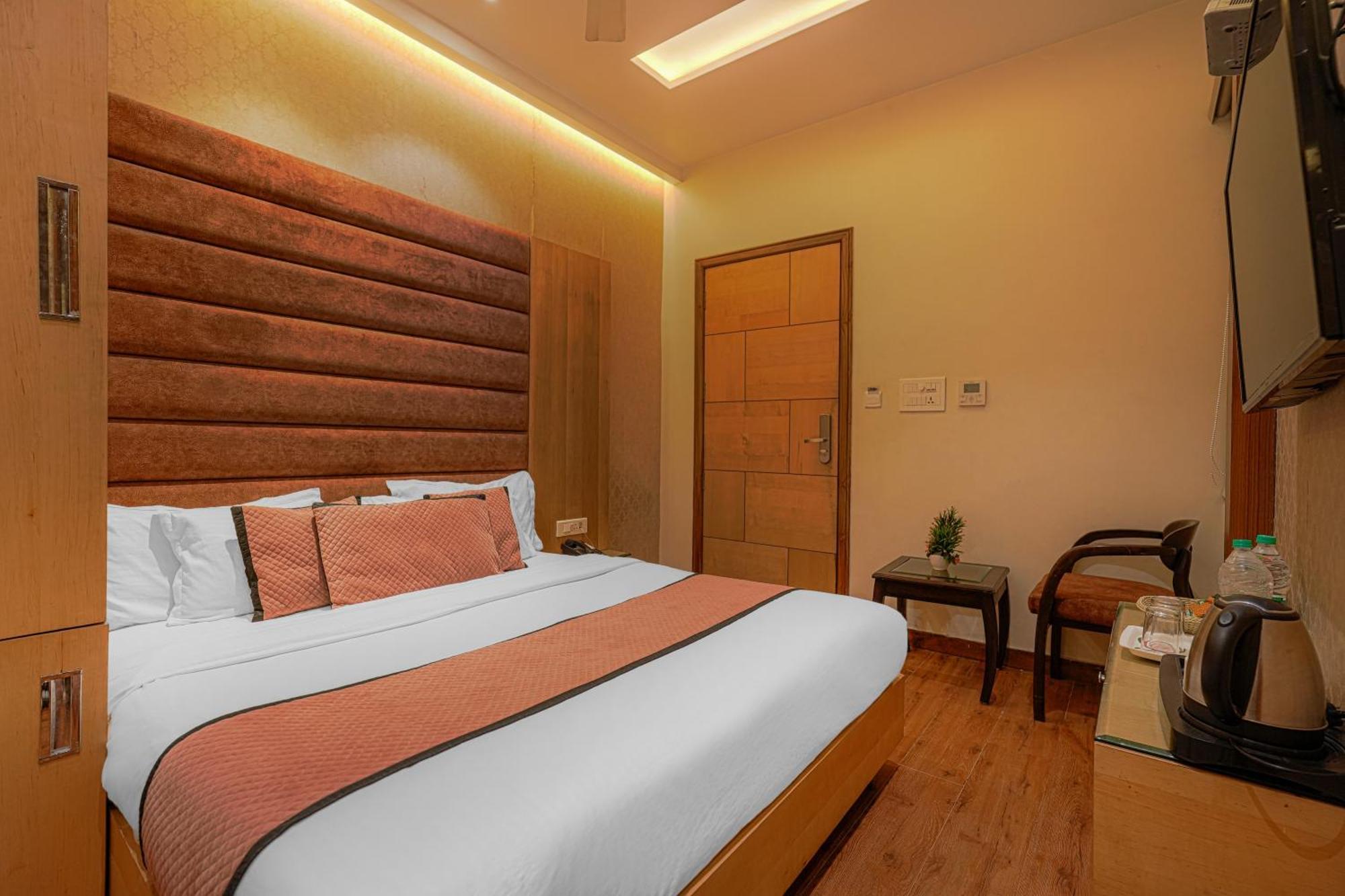 Csjs Inn Hotel Amritsar Buitenkant foto