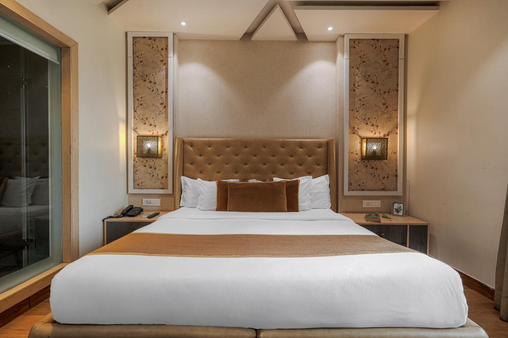 Csjs Inn Hotel Amritsar Buitenkant foto