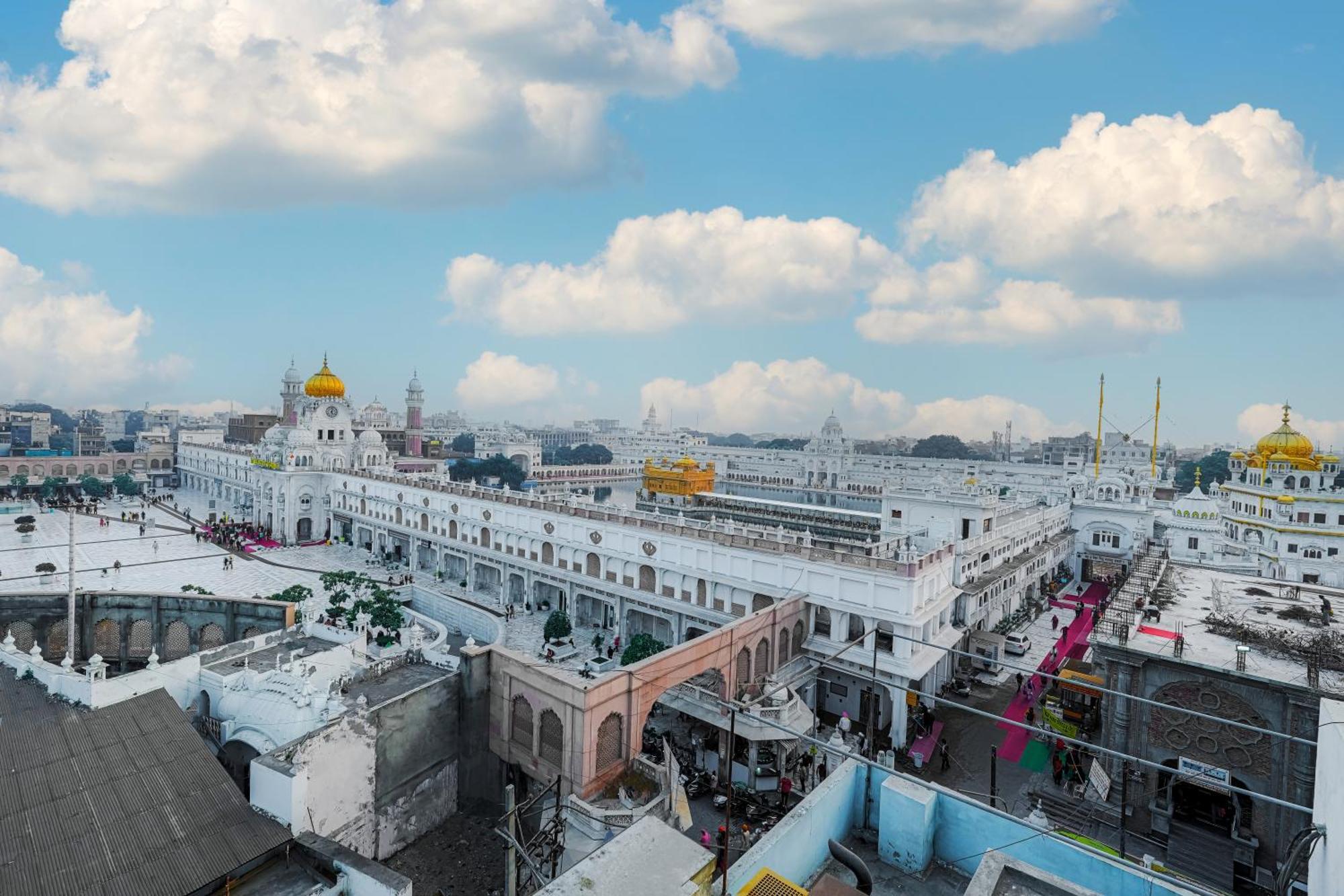 Csjs Inn Hotel Amritsar Buitenkant foto
